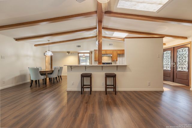 8722 Midcrown, Windcrest, TX 78239