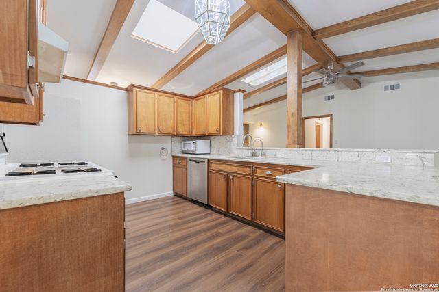 8722 Midcrown, Windcrest, TX 78239