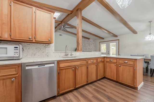 8722 Midcrown, Windcrest, TX 78239