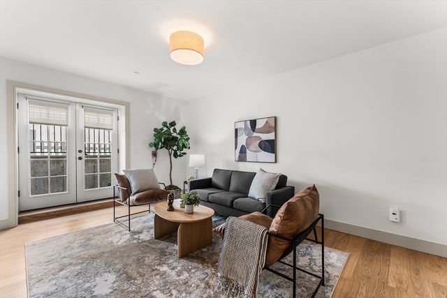 95 W Walnut Park 1, Boston, MA 02119