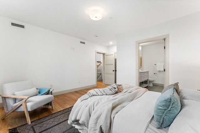 95 W Walnut Park 1, Boston, MA 02119