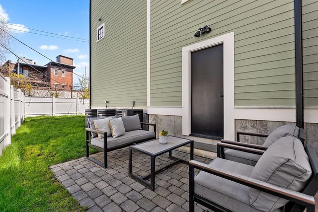 95 W Walnut Park 1, Boston, MA 02119