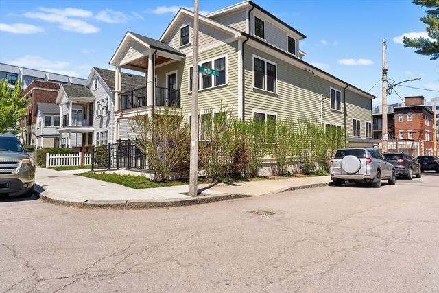95 W Walnut Park 1, Boston, MA 02119