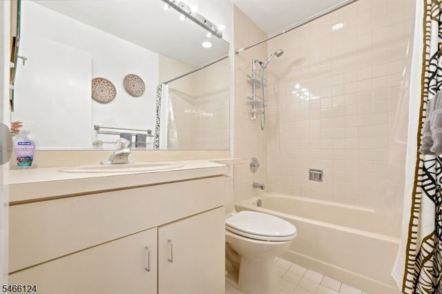 273 De Rose Ct, West Orange Twp., NJ 07052