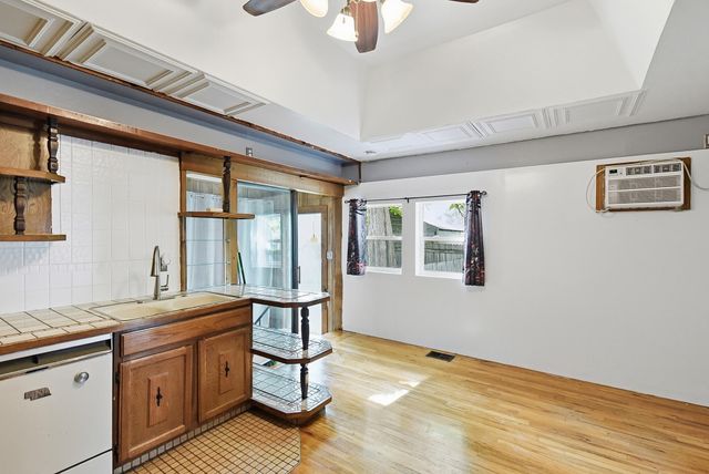 802 AVENUE C, Council Bluffs, IA 51503