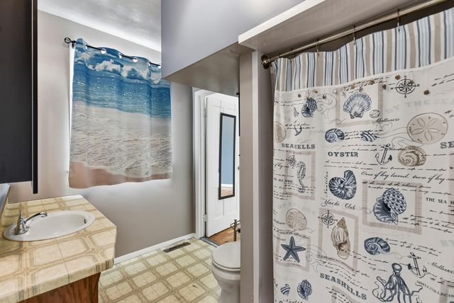 802 AVENUE C, Council Bluffs, IA 51503