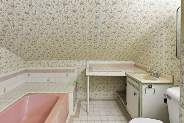802 AVENUE C, Council Bluffs, IA 51503
