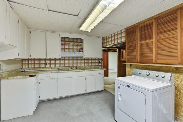 802 AVENUE C, Council Bluffs, IA 51503