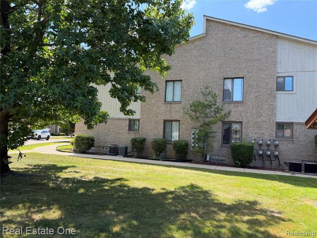 34790 W 8 Mile Road 8, Farmington, MI 48335