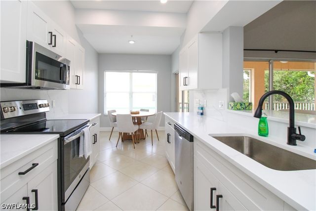 635 Mardel CT 204, Naples, FL 34104