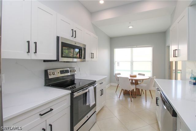 635 Mardel CT 204, Naples, FL 34104