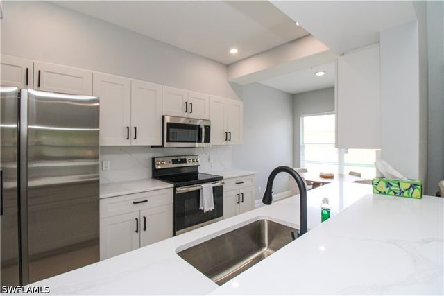635 Mardel CT 204, Naples, FL 34104