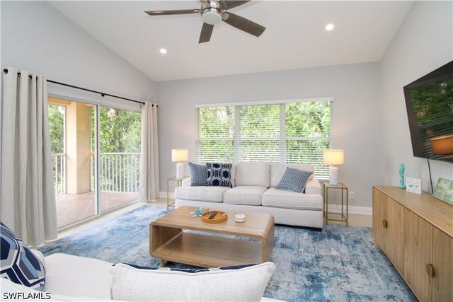 635 Mardel CT 204, Naples, FL 34104