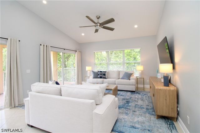635 Mardel CT 204, Naples, FL 34104