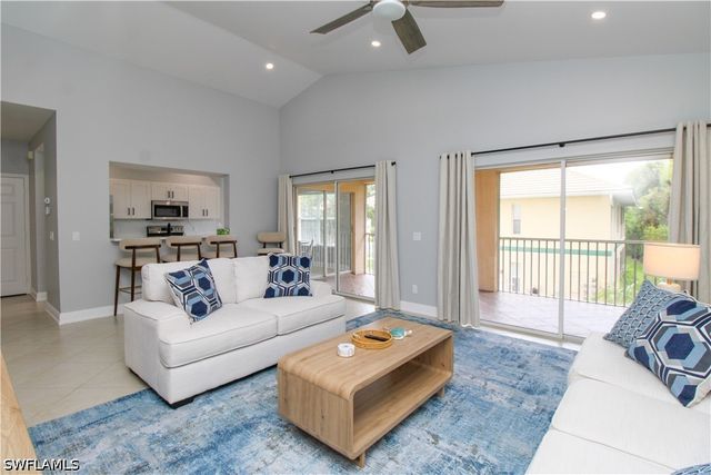 635 Mardel CT 204, Naples, FL 34104