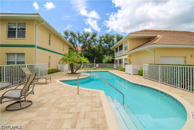 635 Mardel CT 204, Naples, FL 34104