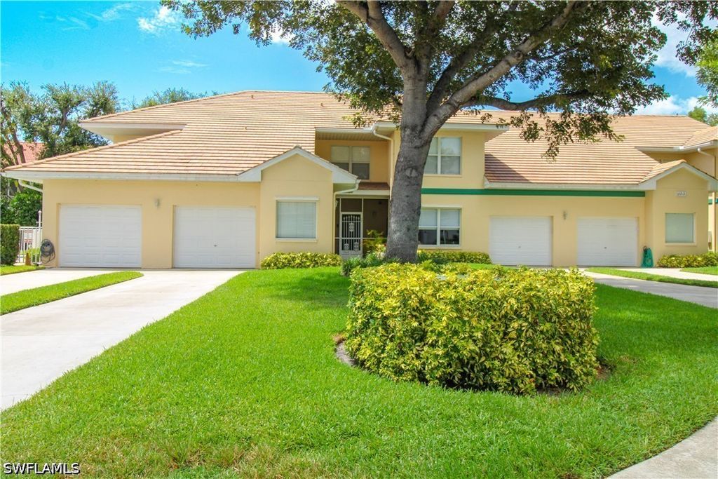 635 Mardel CT 204, Naples, FL 34104