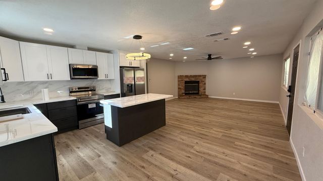 417 Mount Everest Ct, Modesto, CA 95358