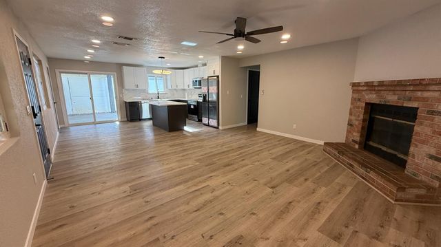 417 Mount Everest Ct, Modesto, CA 95358