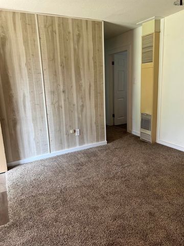 408 E JEFFERSON AVENUE, Iowa Park, TX 76367