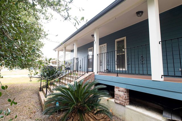 347 Le Village Dr, Larose, LA 70373