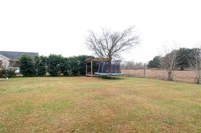 347 Le Village Dr, Larose, LA 70373
