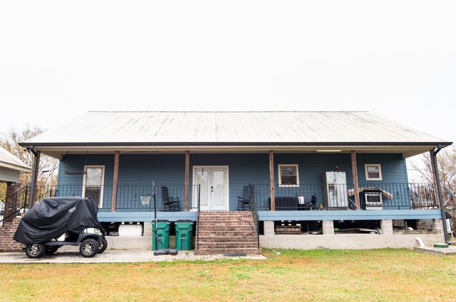 347 Le Village Dr, Larose, LA 70373