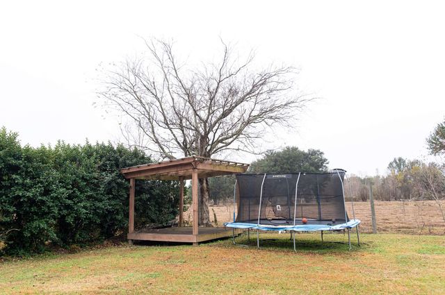 347 Le Village Dr, Larose, LA 70373