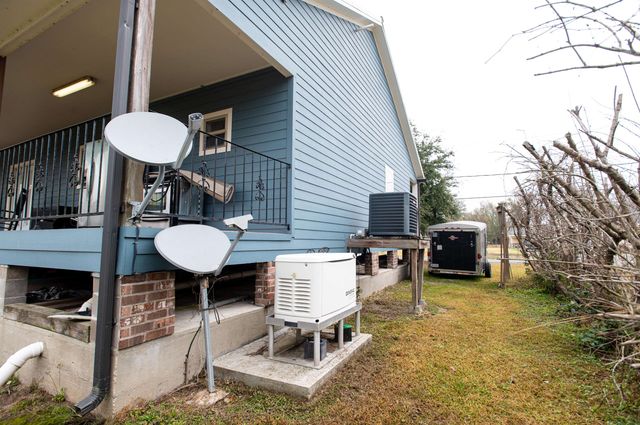 347 Le Village Dr, Larose, LA 70373