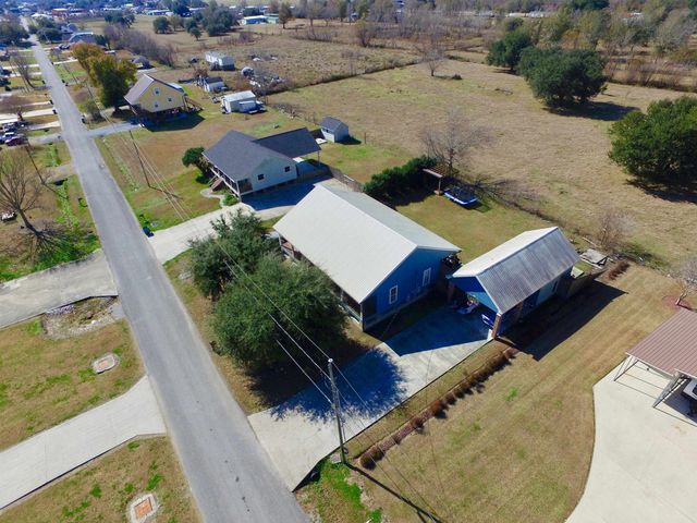 347 Le Village Dr, Larose, LA 70373