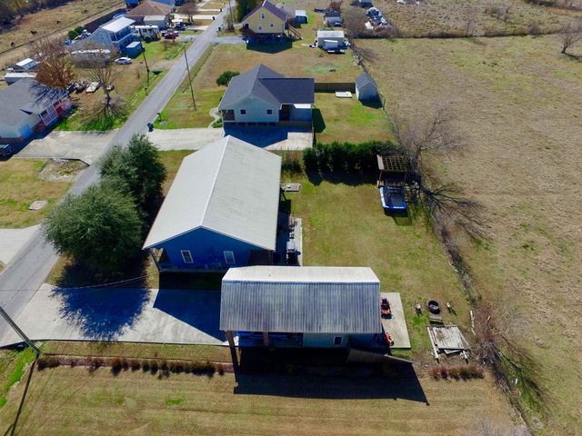 347 Le Village Dr, Larose, LA 70373