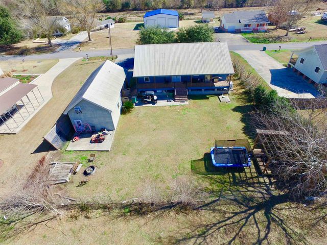 347 Le Village Dr, Larose, LA 70373