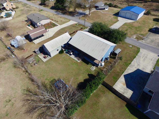 347 Le Village Dr, Larose, LA 70373