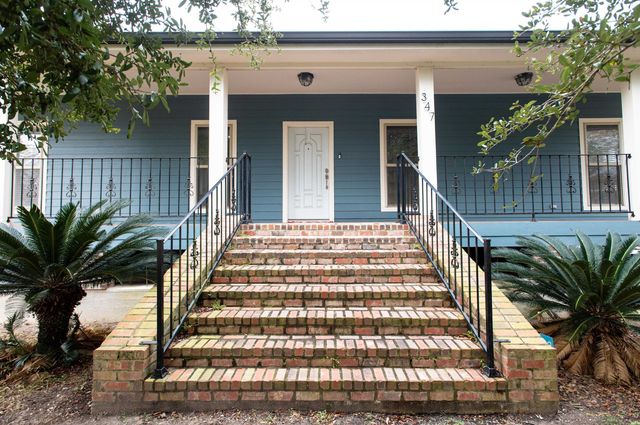 347 Le Village Dr, Larose, LA 70373