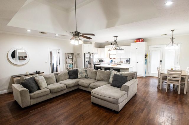 347 Le Village Dr, Larose, LA 70373