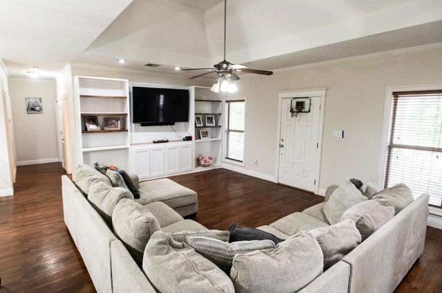 347 Le Village Dr, Larose, LA 70373