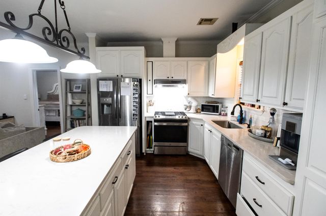 347 Le Village Dr, Larose, LA 70373