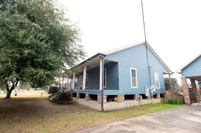 347 Le Village Dr, Larose, LA 70373