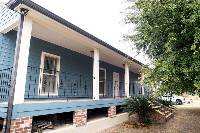 347 Le Village Dr, Larose, LA 70373