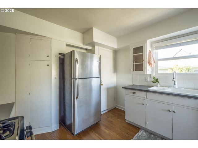 8038 Se SALMON St, Portland, OR 97215