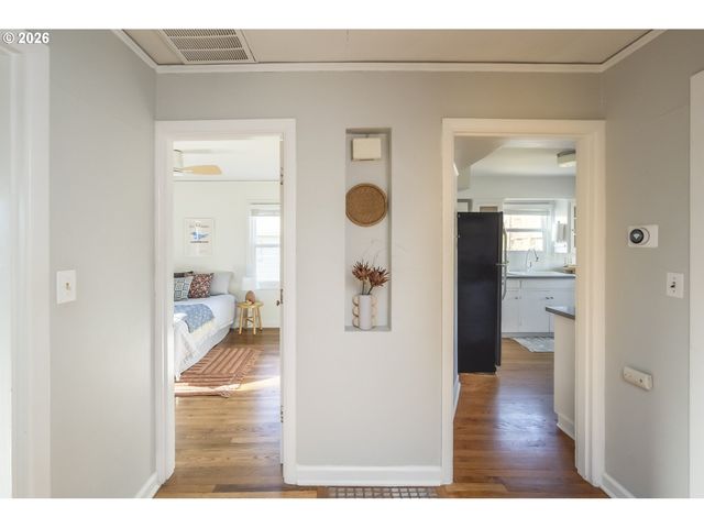 8038 Se SALMON St, Portland, OR 97215