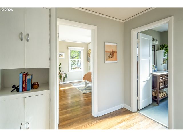 8038 Se SALMON St, Portland, OR 97215