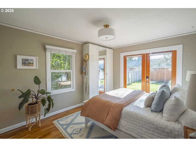 8038 Se SALMON St, Portland, OR 97215