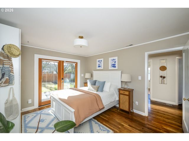 8038 Se SALMON St, Portland, OR 97215