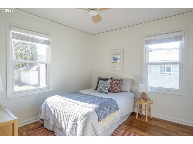 8038 Se SALMON St, Portland, OR 97215