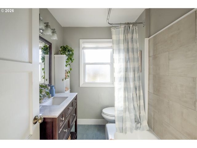 8038 Se SALMON St, Portland, OR 97215