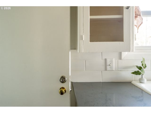 8038 Se SALMON St, Portland, OR 97215