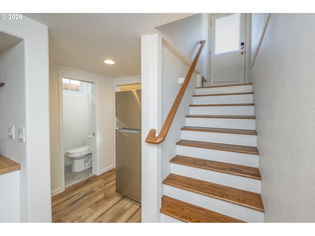 8038 Se SALMON St, Portland, OR 97215