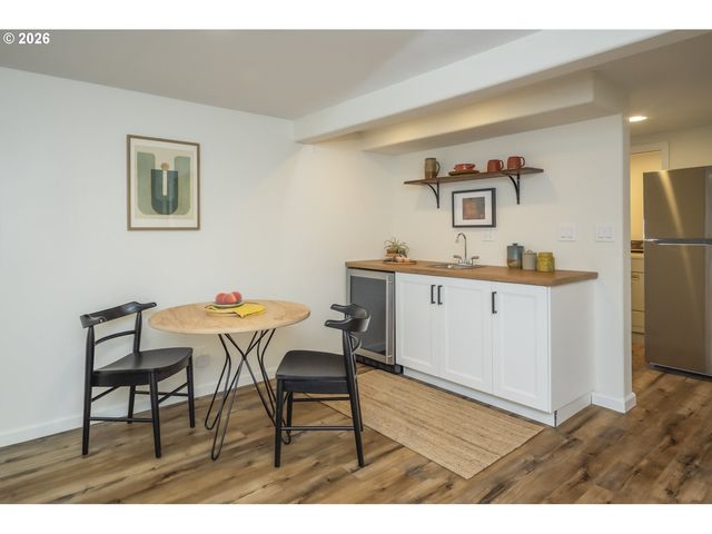 8038 Se SALMON St, Portland, OR 97215