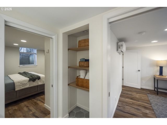 8038 Se SALMON St, Portland, OR 97215